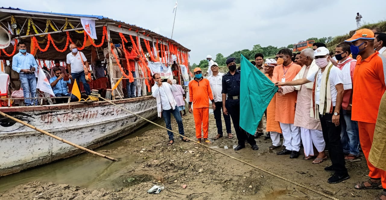 गंगा यात्रा में प्रवचन तो अच्छा चल रहा था, सुनने वाले लोग कम थे