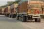 लाल बालू लदे ओवरलोड ट्रकों से अवैध वसूली कर राजस्व का कर रहे नुकसान