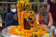 वाराणसी में बाबा दरबार पहुंचे उप सभापति हरिवंश, किया दर्शन-पूजन