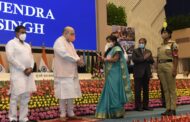 बलिया के शहीद की पत्नी को गृह मंत्री अमित साह ने दिल्ली में दिया पुलिस पदक