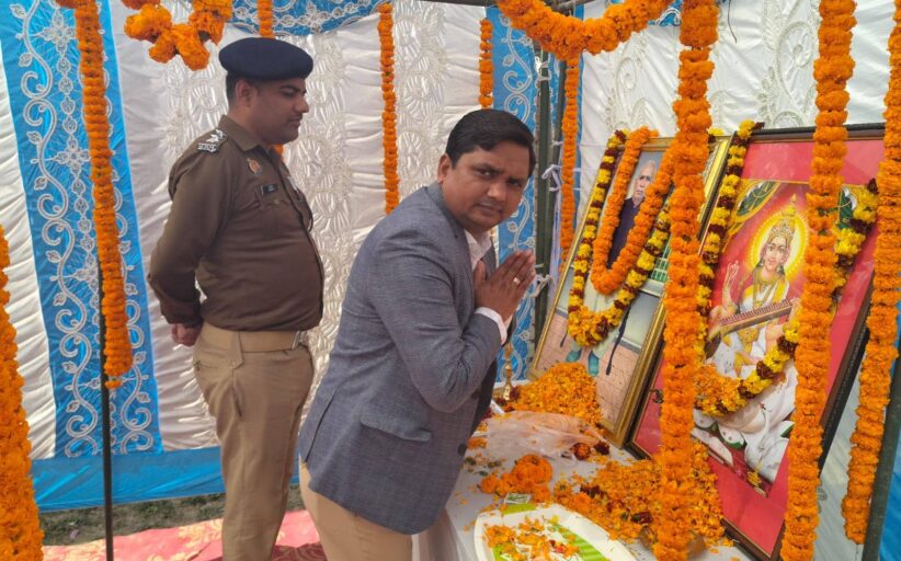 गरीब बच्चों में शिक्षा की ज्योति जलाने का कार्य किए शिक्षक शिवनाथ सिंह